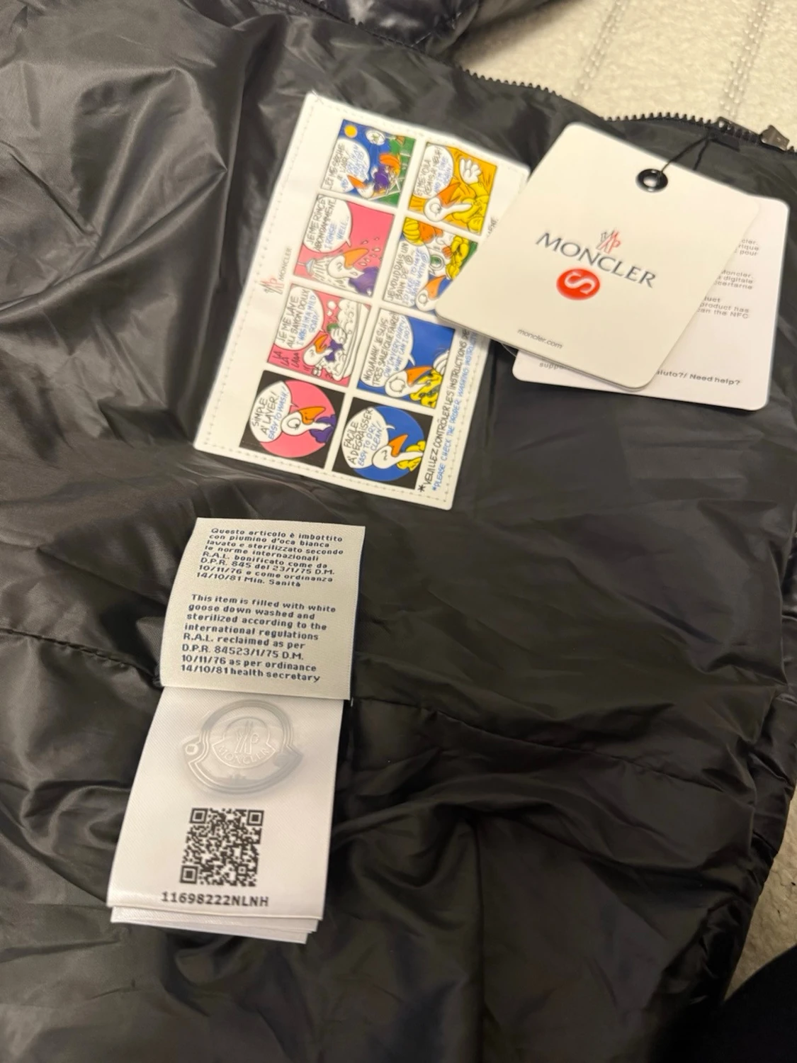 Svart Moncler dunjacka med huva - 1