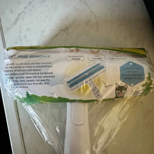 Pet Hair Remover pälsborttagare  - Effektiv pälsborttagare för husdjurshår på soffa, matta och bilsäte. Ingen el eller tejp behövs, 100% återanvändbar och enkel att rengöra. Ny i förpackning, miljövänlig och ekonomisk lösning för att hålla hemmet fritt från djurhår. 🏠 🛋️