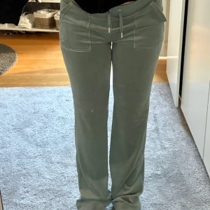 Gröna mjukisbyxor Juicy Couture - Helt oanvända juciy couture, i stolek S färg grön