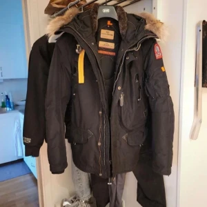 Parajumpers Jacka - Helt äkta, perfekt till vintern. Kom med prisförslag