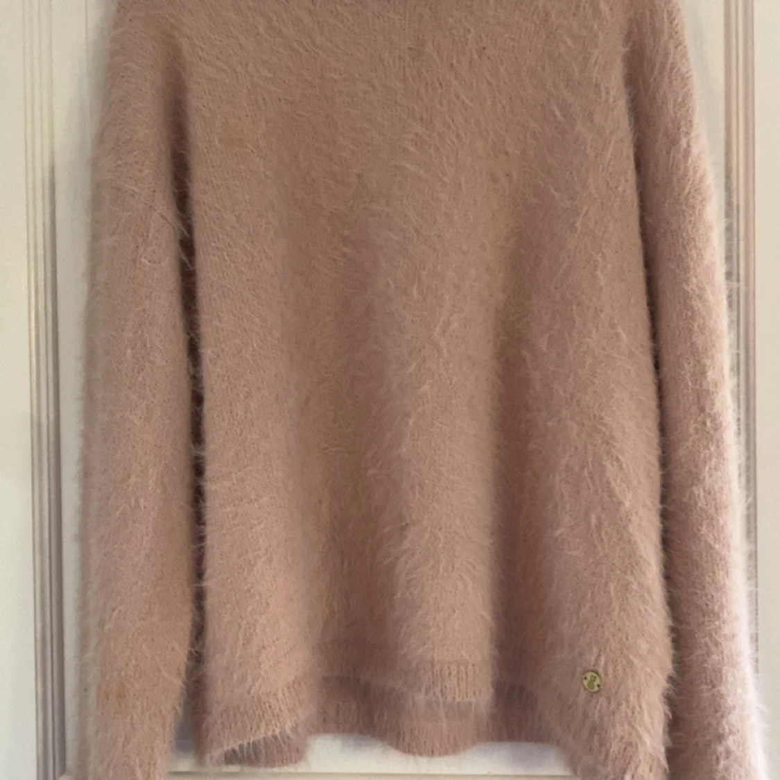 Ljusrosa fluffig tröja Pernilla Wahlgren