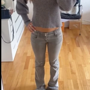 Såå snygga jeans - Såå snygga lowwaist bootcut jeans ifrån lee
