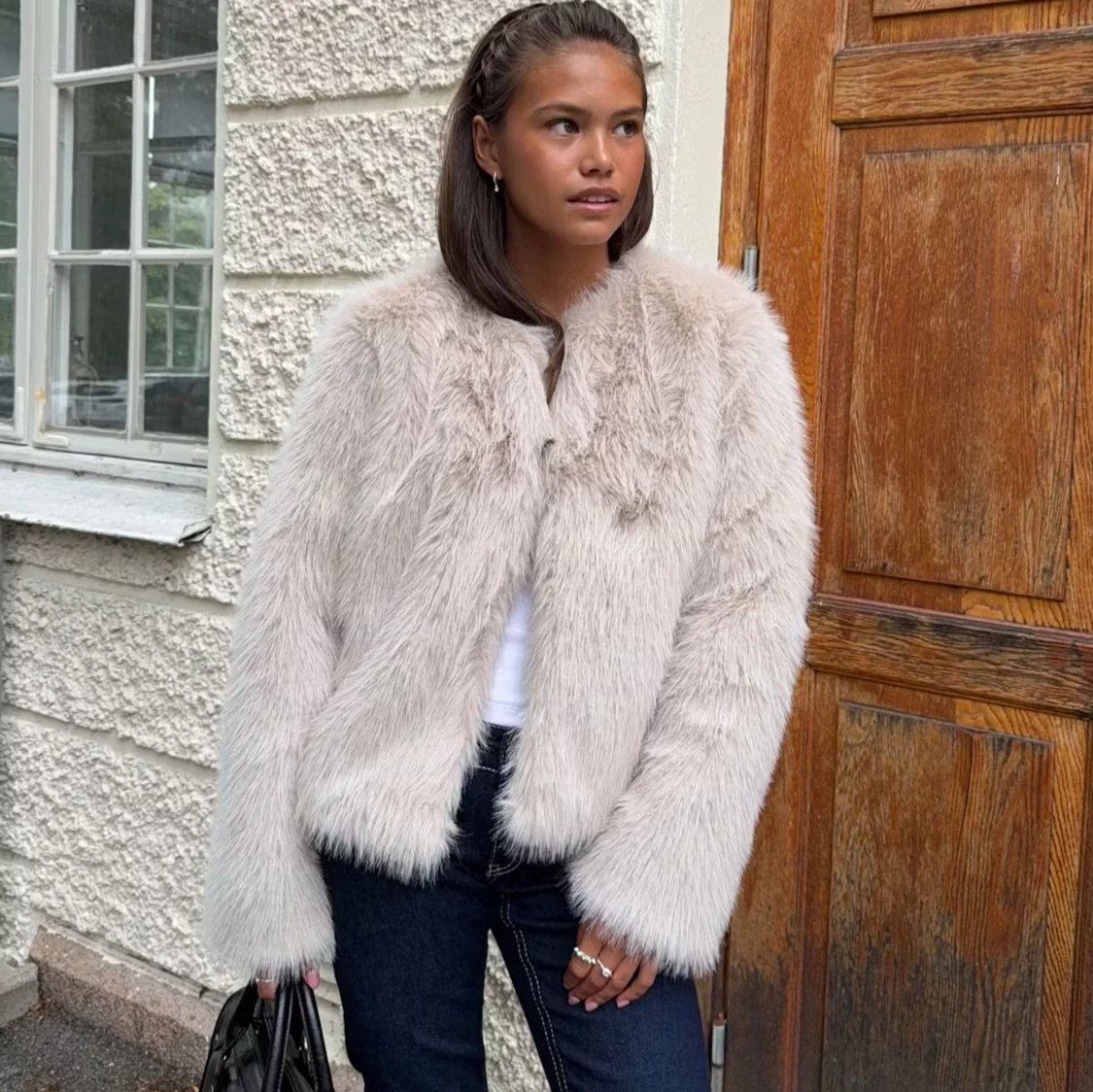 Beige fluffig pälsjacka