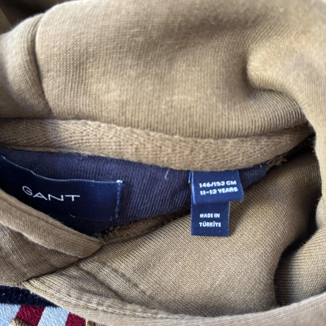 Olivgrön hoodie från GANT med brodyr - 4