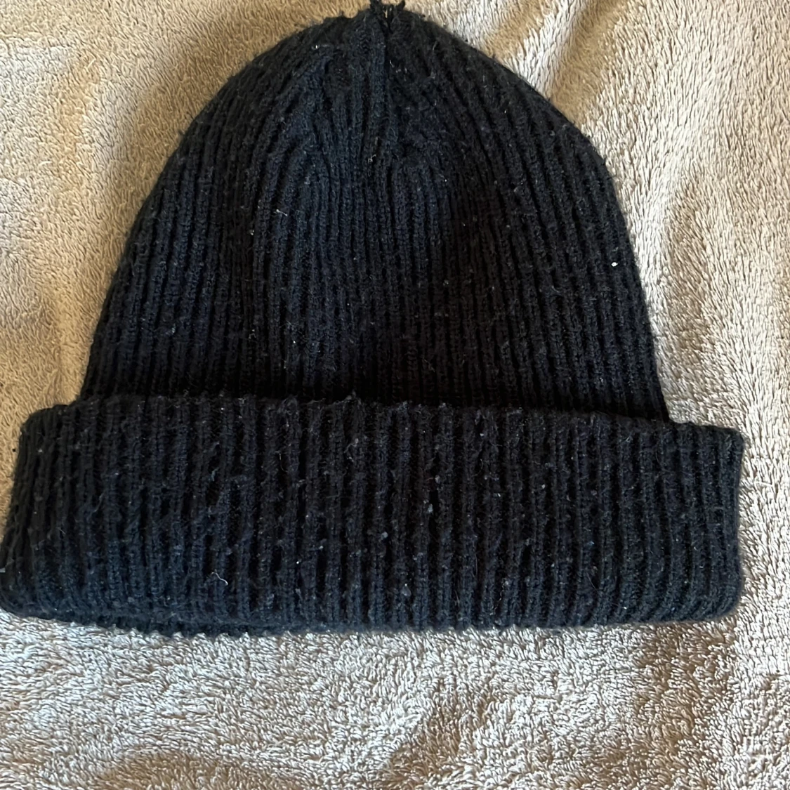 Svart ribbstickad mössa från Moncler - 1