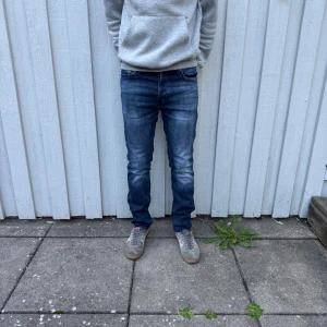 Jack & Jones jeans  - Jack & Jones jeans - Modell: Slim Straight/Tim - Storlek: W28/L30 - skick: 9/10 - Nypris runt 2000kr 