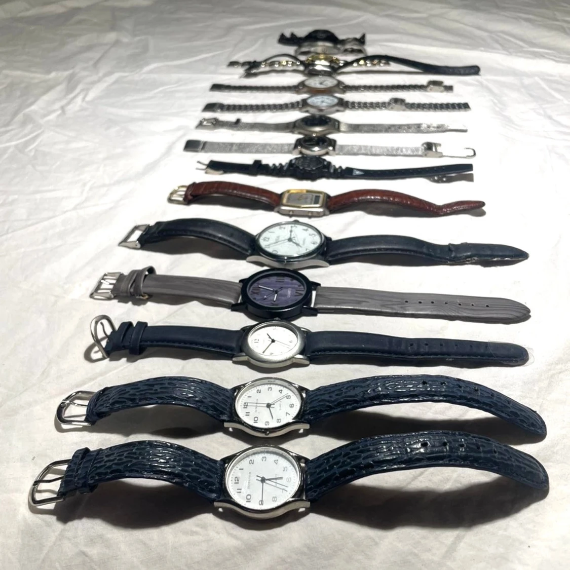 (Alla för 150) Samling av 15 stilrena armbandsur  - 2