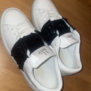 Valentino skor💖 - Valentino skor💖3 gånger har jag använt de om du har intereserad låt mig veta och vi kan mötas i Stockholm💖