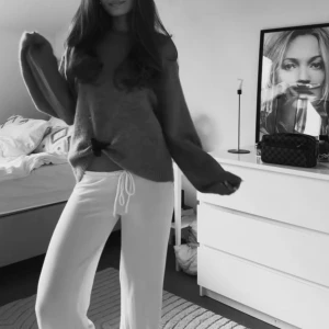 Stickad tröja - Säljer min stickade gråa tröja med vida armar då den inte kommer till användning längre ❤️