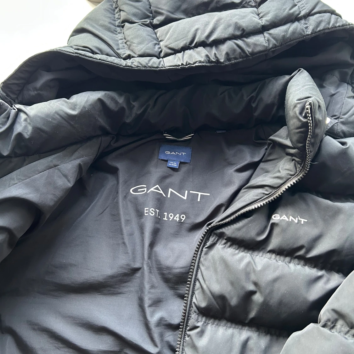 Svart pufferjacka från GANT - 1