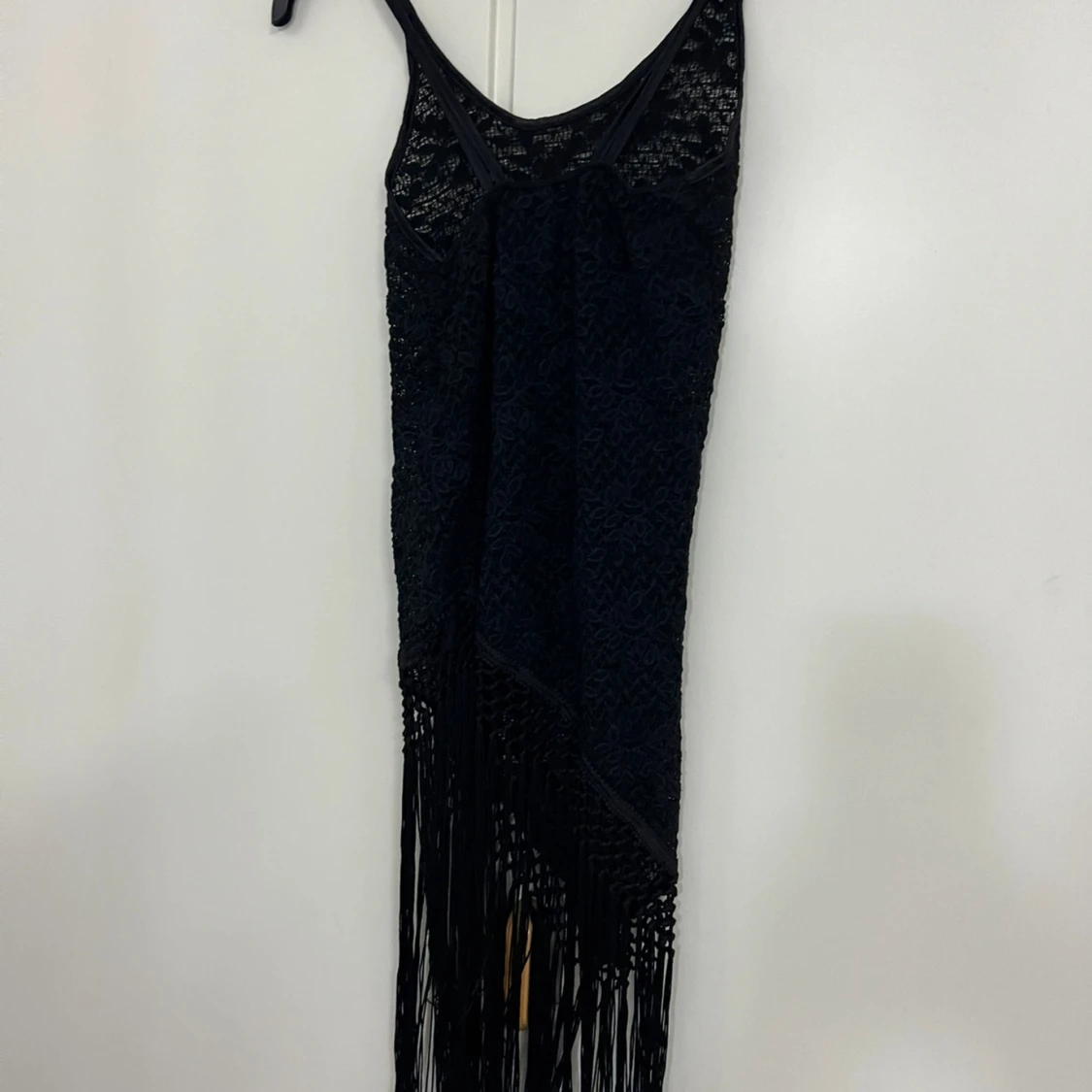 Svart spetsklänning med fransar - 3