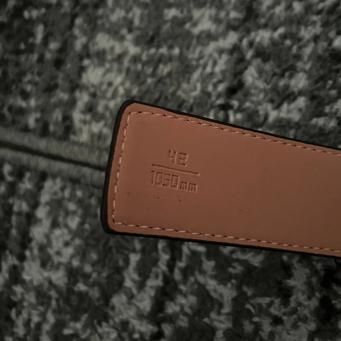 Brunt rutigt bälte med guld buckla - 3