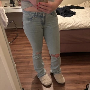 Nelly jeans med rosa bak - Säljer då jag inte använder längre men dom är som nya i utseende. Pris kan diskuteras.