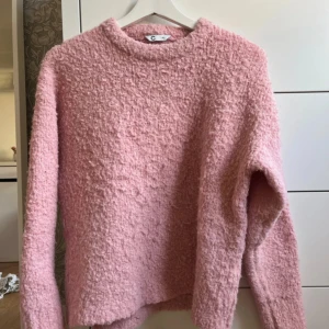 Stickad tröja - Supermysig rosa stickad tröja från Cubus! 