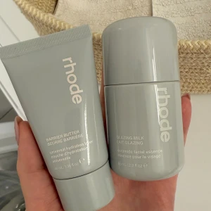 Rhode Barrier Butter & Glazing Milk duo - Säljer ett set med Rhode Barrier Butter 40ml och Glazing Milk 65ml.Perfekt för dig som vill ha glow och återfuktad hud. Använd ca 3-5 gånger