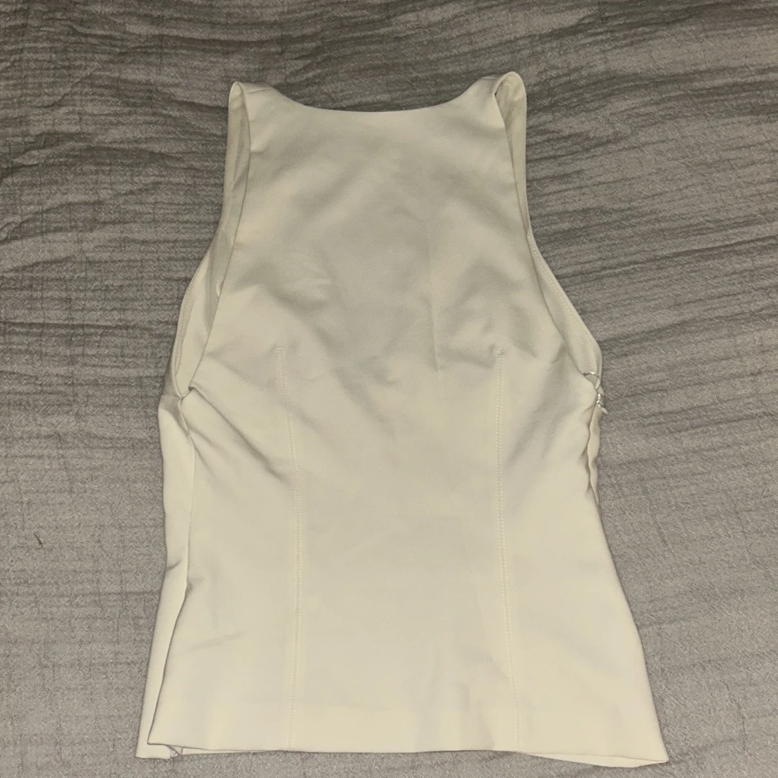 Vit v-ringad linnetopp från Zara - 2