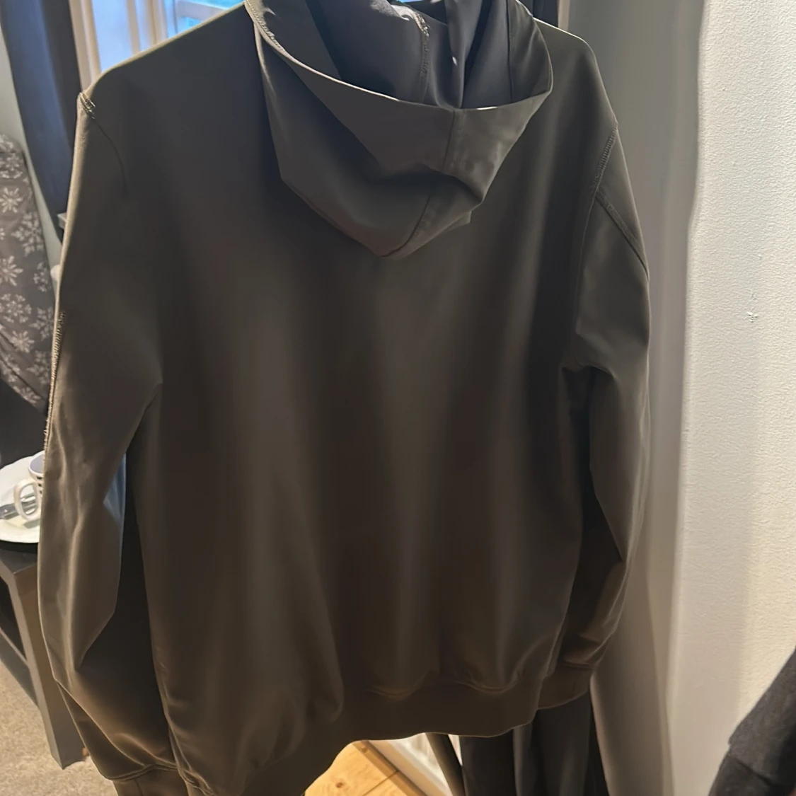 Grå vindjacka Peak Performance S - 1