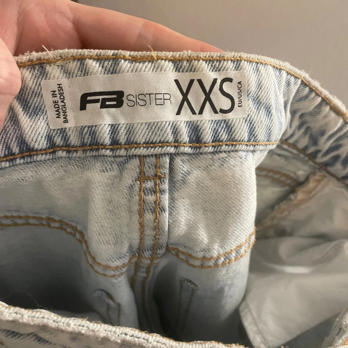 Raka jeans med revor - 3