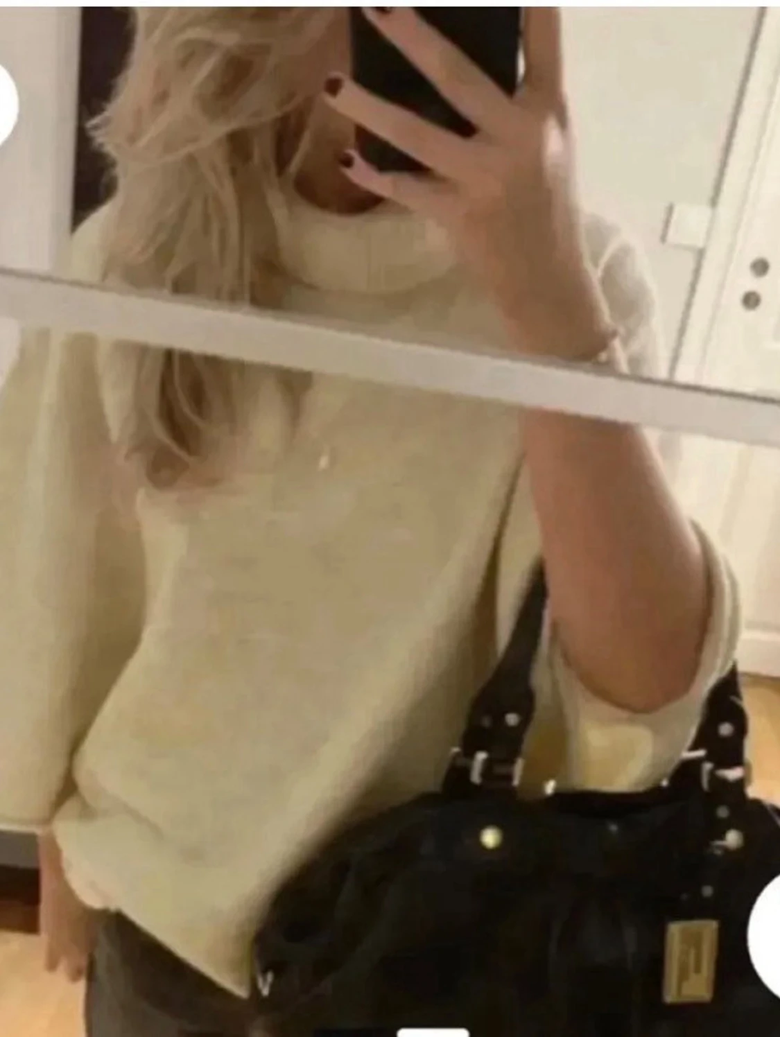 Beige polotröja med vida ärmar