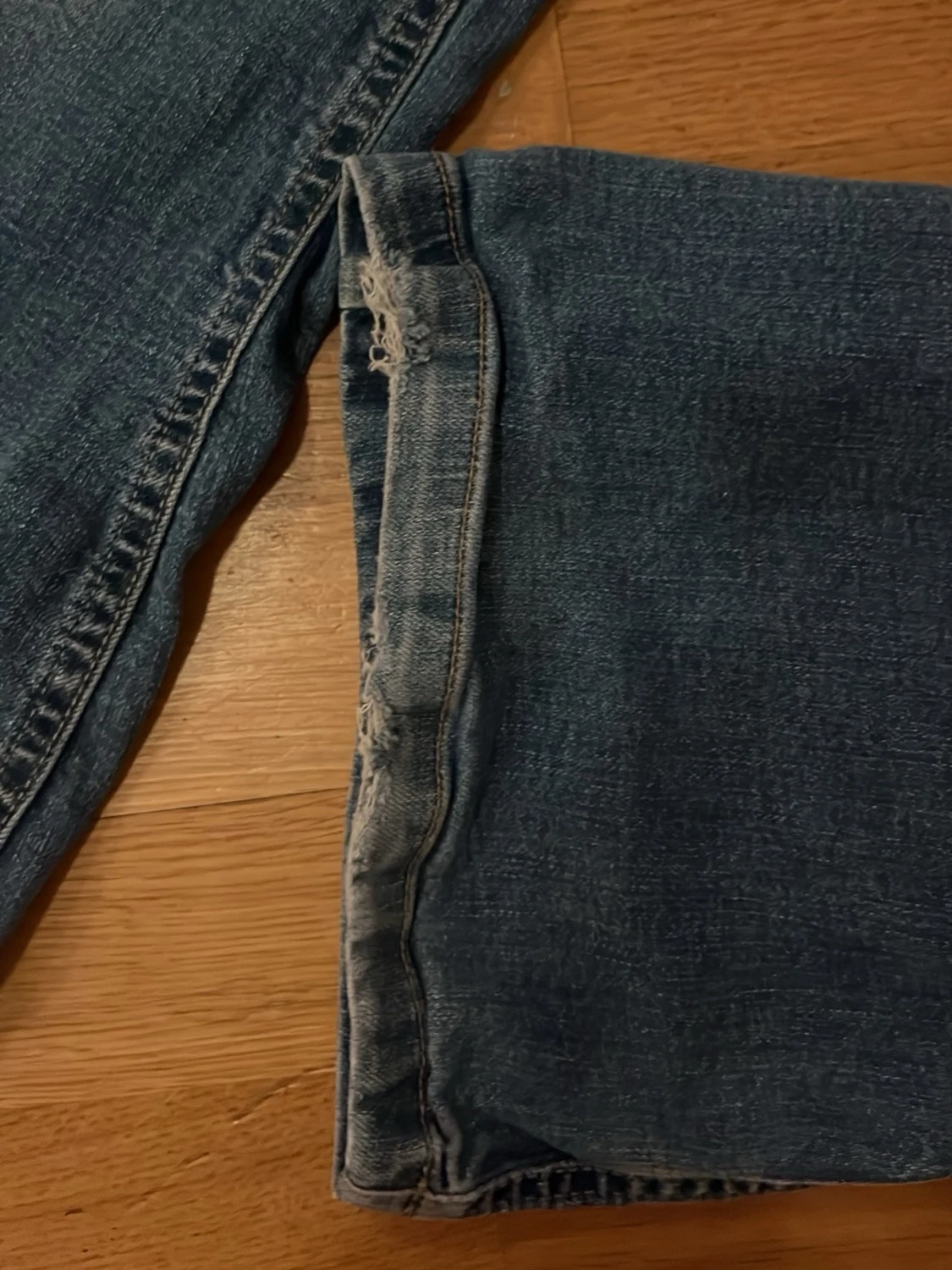 Blå bootcut jeans med snygga fickor - 5