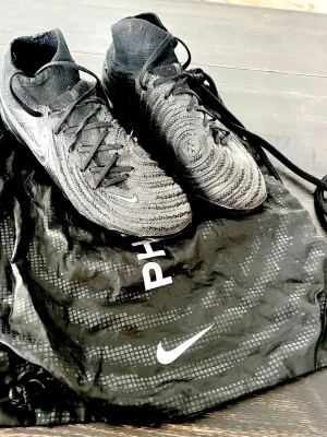 Nike Phantome GX Luna Elit Ag - Elitsko från Nike med Ag sula och originalpåse.