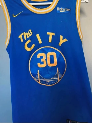 Stephen curry basket jersey - Basket jersey, Stephen curry, orginal pris ca 1100kr, pris kan diskuteras 