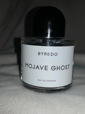 Byredo Mojave Ghost parfym - Mojave Ghost Eau de Parfum from Byredo. 100 ml bottle - ca. 25 ml left! Available for pick up in Hägersten too (Stockholm).