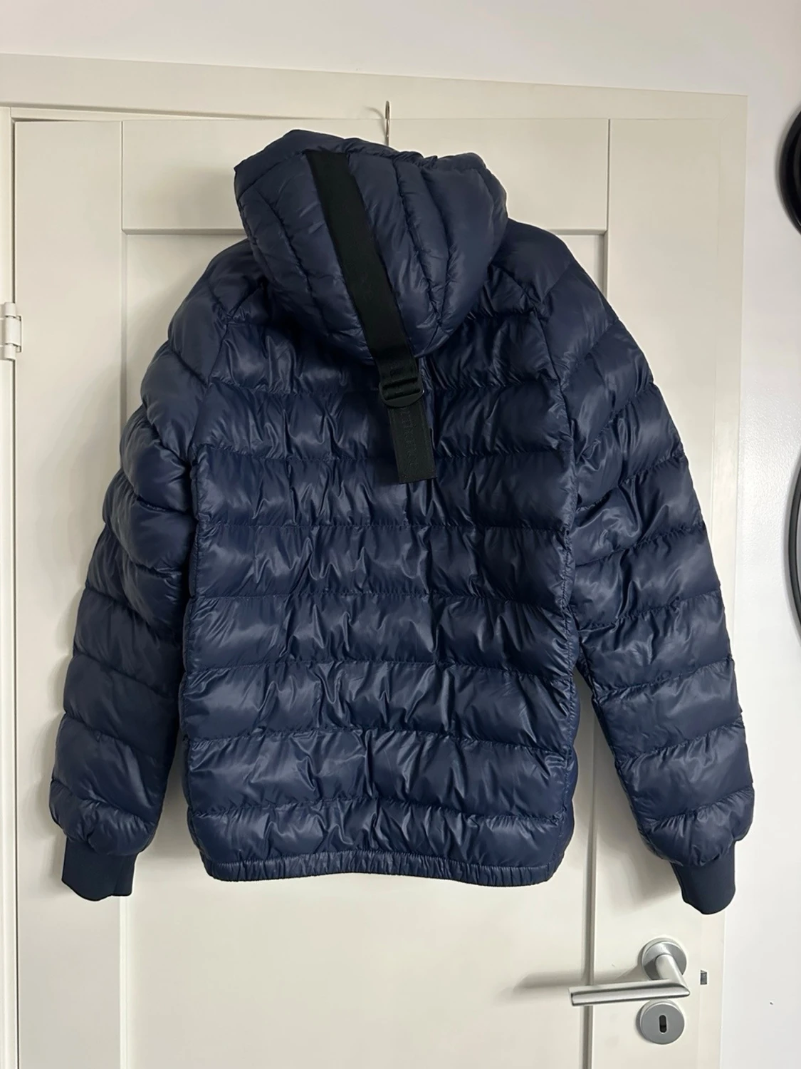 Mörkblå Peak Performance dunjacka - 1