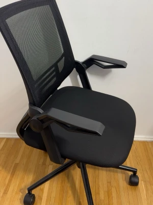 Kontor stol - Den har en premium uplevelse väldigt skön stol som kan användas för både studier/gaming. Den plockad upp i Göteborg 