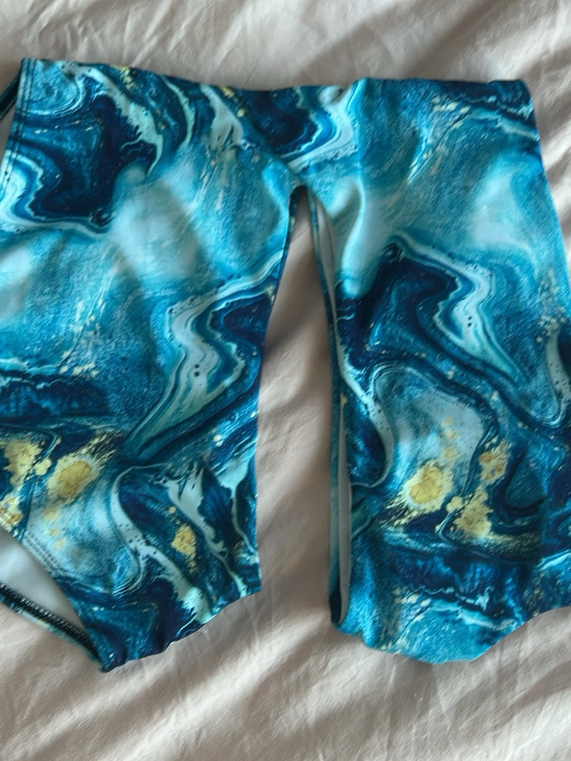 Baddräkt med skärning - 1