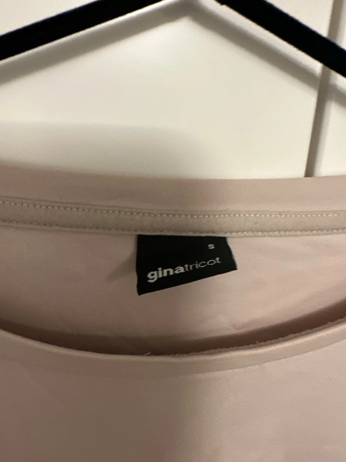 Träningstopp med cut-out – Gina Tricot - 2