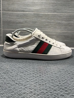 GG ace - I använt skick men har mycket kvar att ge | en liten defekt annars bara tecken på användning | givetvis autentiska | inget og | Priset är inte hugget i sten👌