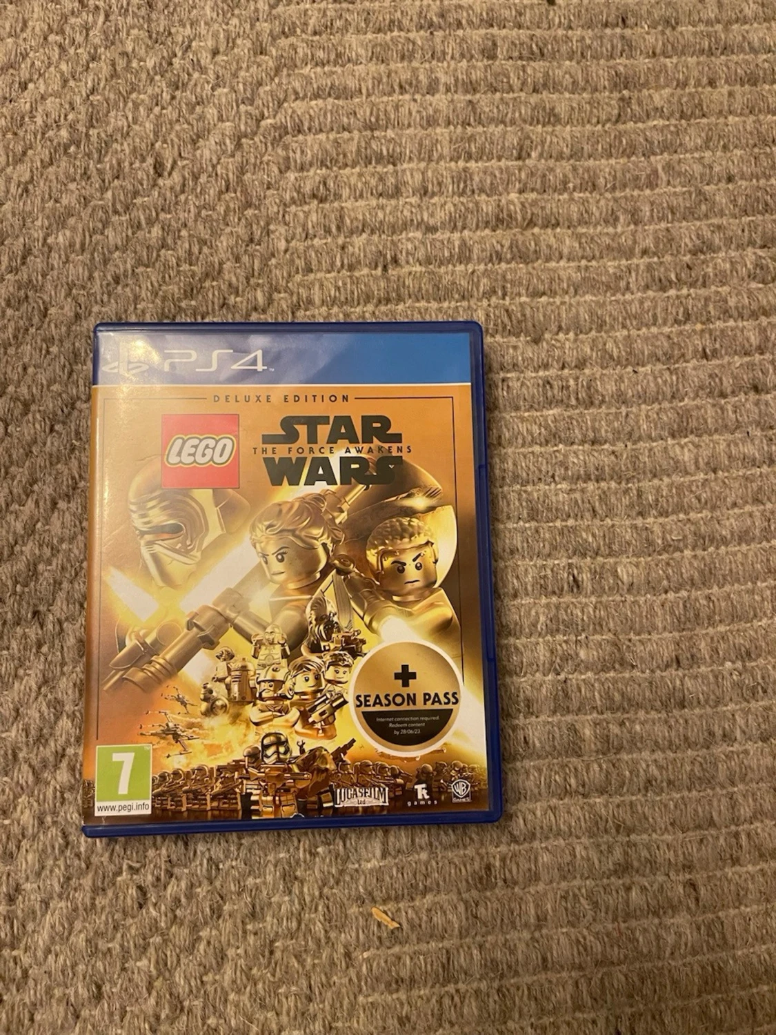 PlayStation 4 med 3 kontroller och 6 spel - 3