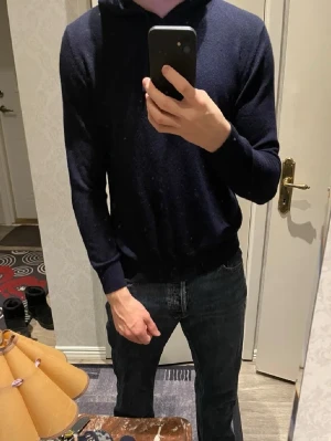 Sayless kashmir hoodie - Sayless kashmir hoodie i storlek S. Inte lika nopprig som på bild (tagit bort dem flesta)