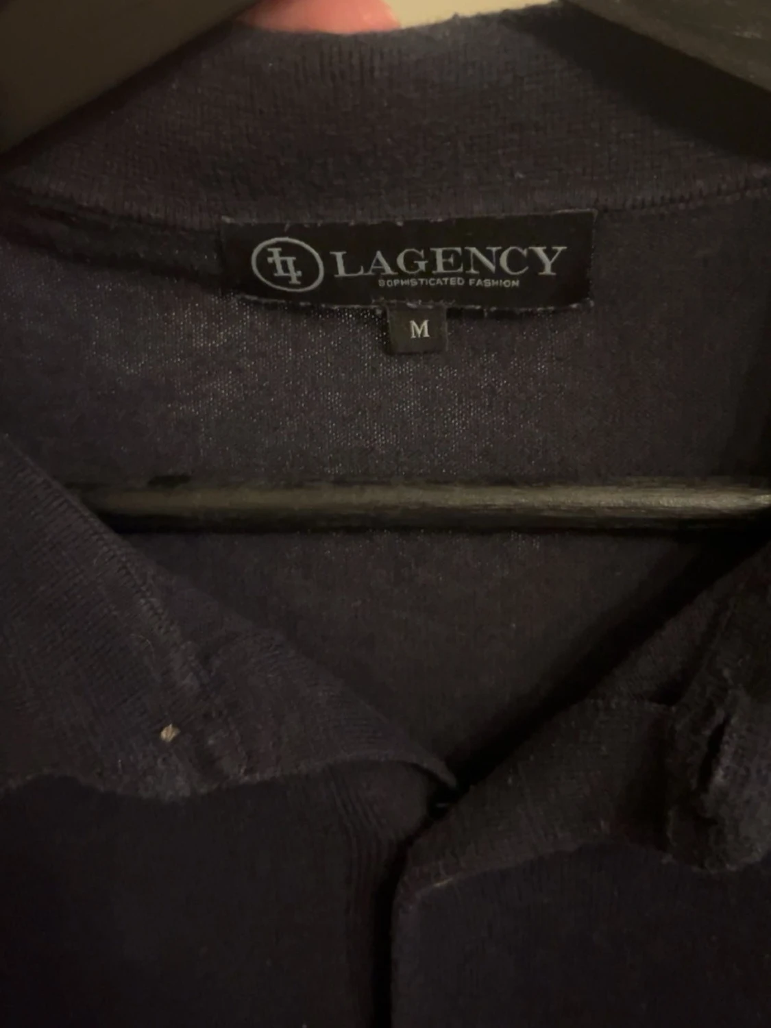 Mörkblå pikétröja från Lagency - 2