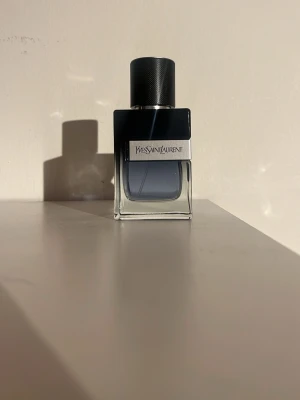 YSL EDP 60ml - Riktigt nice parfym, YSL EdP. Cirka 50-55% kvar i flaskan. Nypris: 930 kr