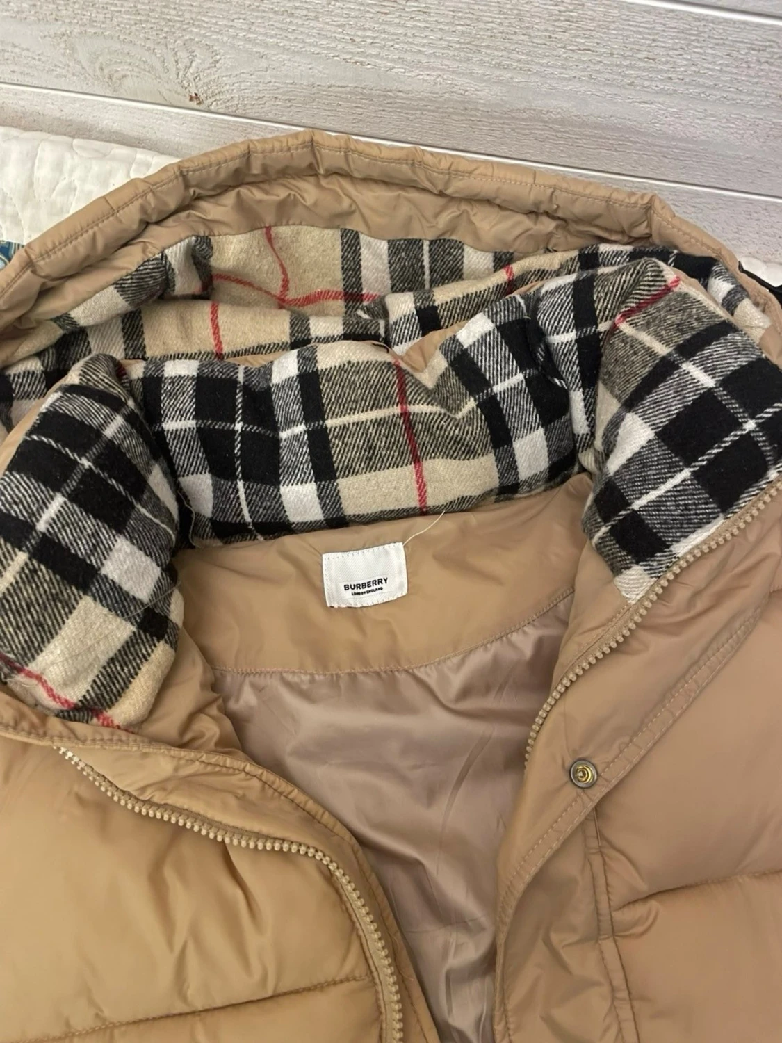 Beige pufferjacka från Burberry - 1