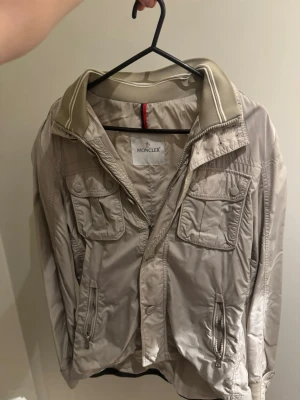 Moncler field jacka - Galet snygg moncler field jacka // storlek 2 men sitter mer som S! Inga defekter 😁