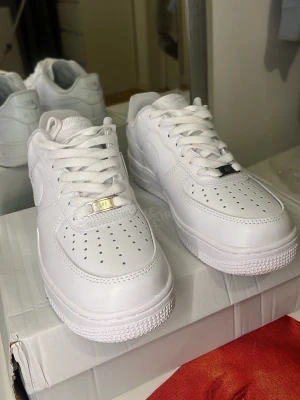 Nike Air Force 1  - Fräscha Nike Air Force 1 sneakers 