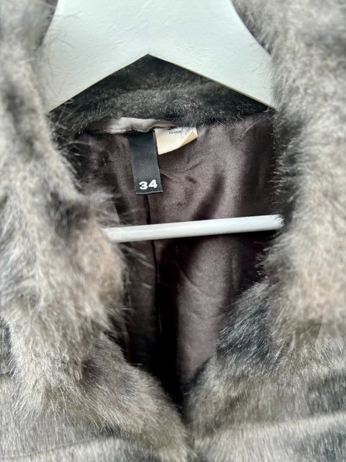 Grå pälsjacka i storlek 34 - 2