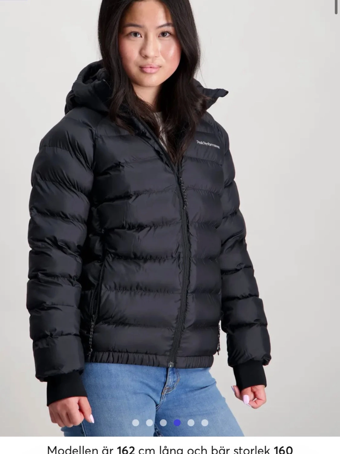 Svart pufferjacka från Peak Performance