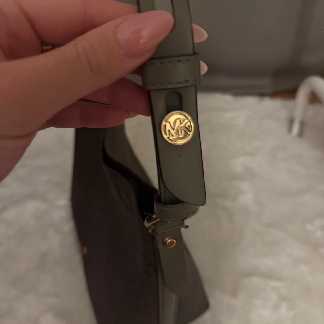 Brun axelväska från Michael Kors - 1