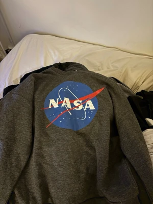 Nasa tröja unisex - Storlek S och funkar även till både herr och dam