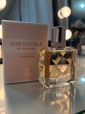 Givenchy Irresistible EdP 35 ml - Jättegod doft men säljer den då den ej kommer till användning 💗endast testad. Tar emot prisförslag vid snabb affär