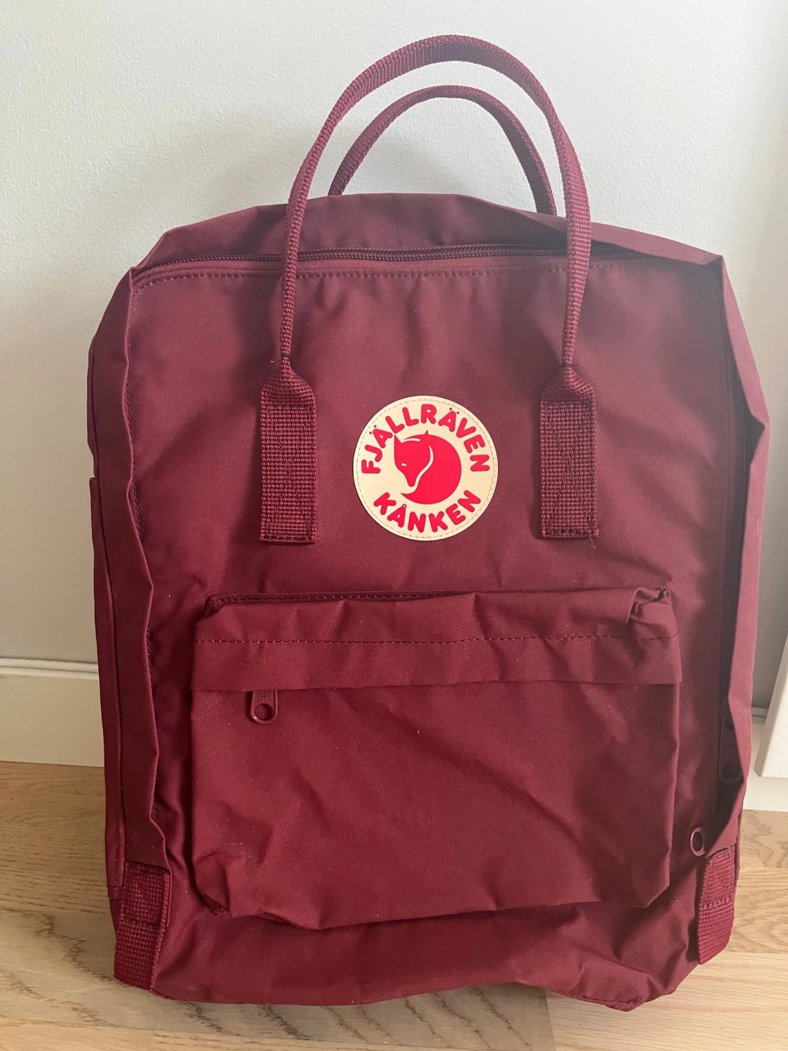 Vinröd Kånken ryggsäck från Fjällräven