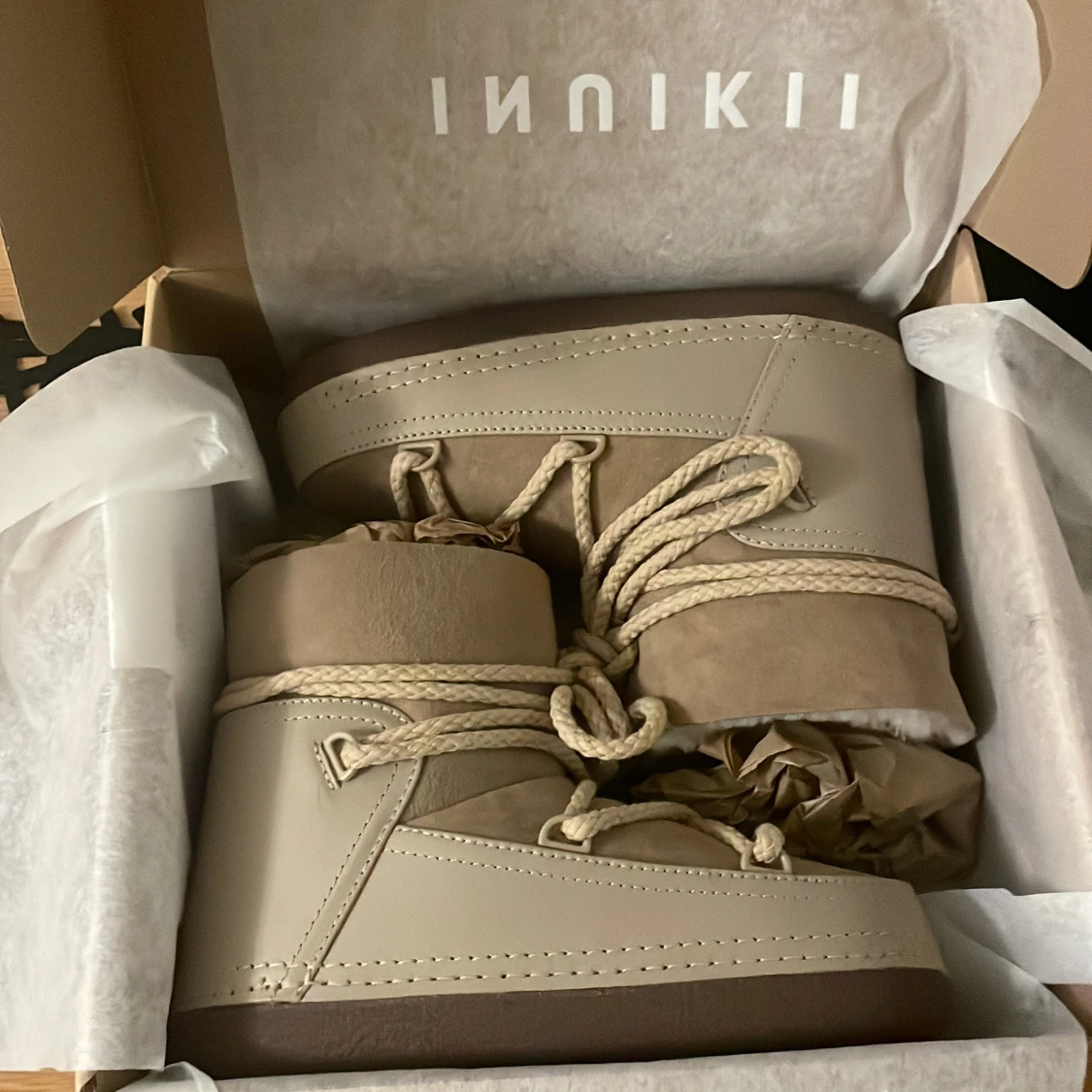 Beige vinter skor från Inuikii