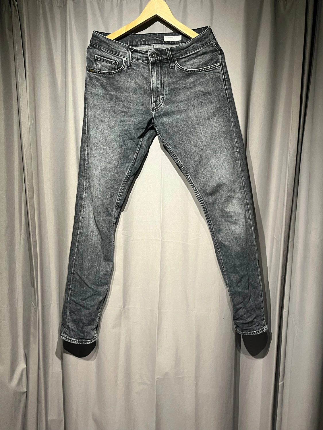 Grå jeans från Tiger of Sweden