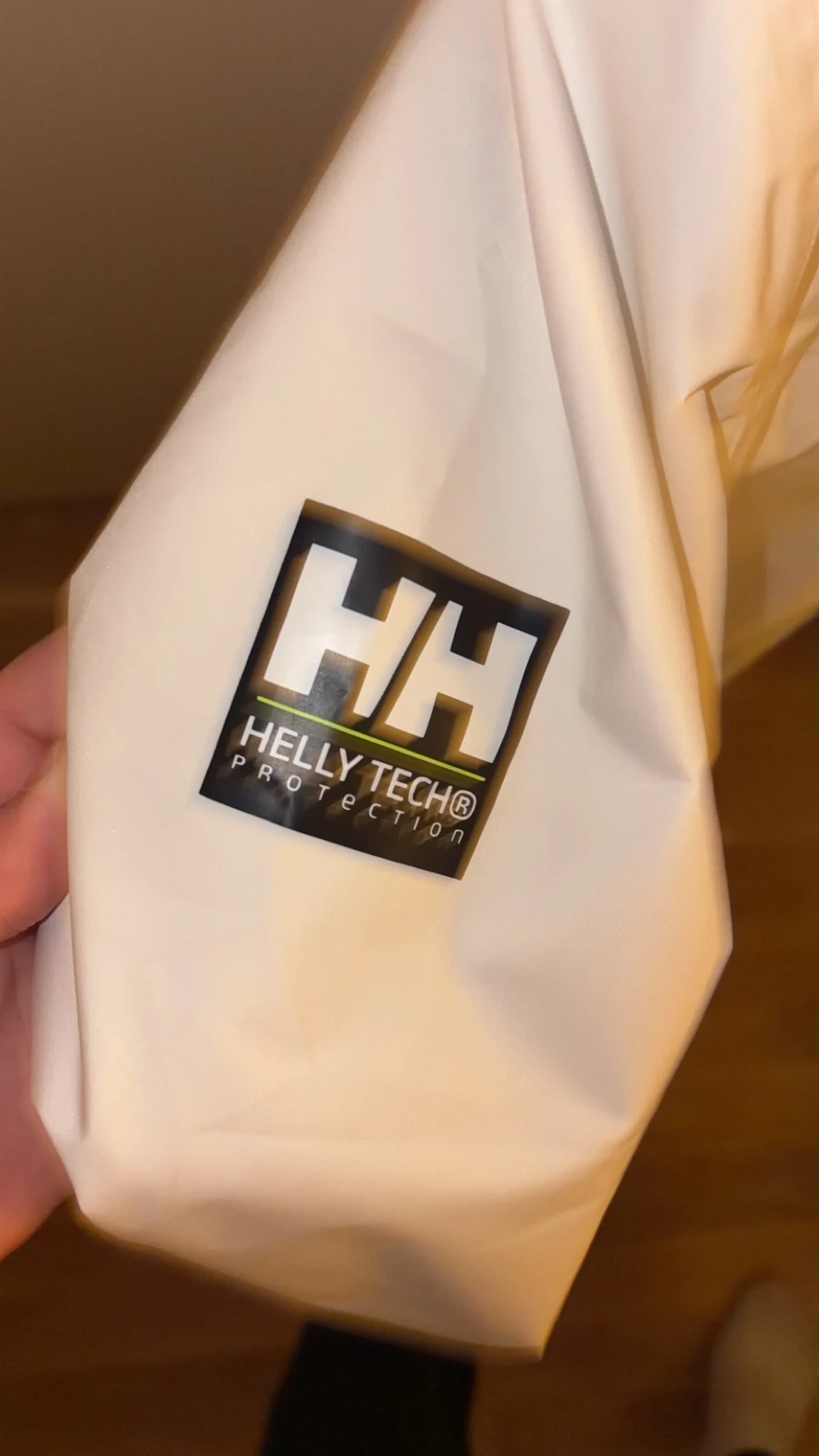 Vit vindjacka från Helly Hansen  - 1