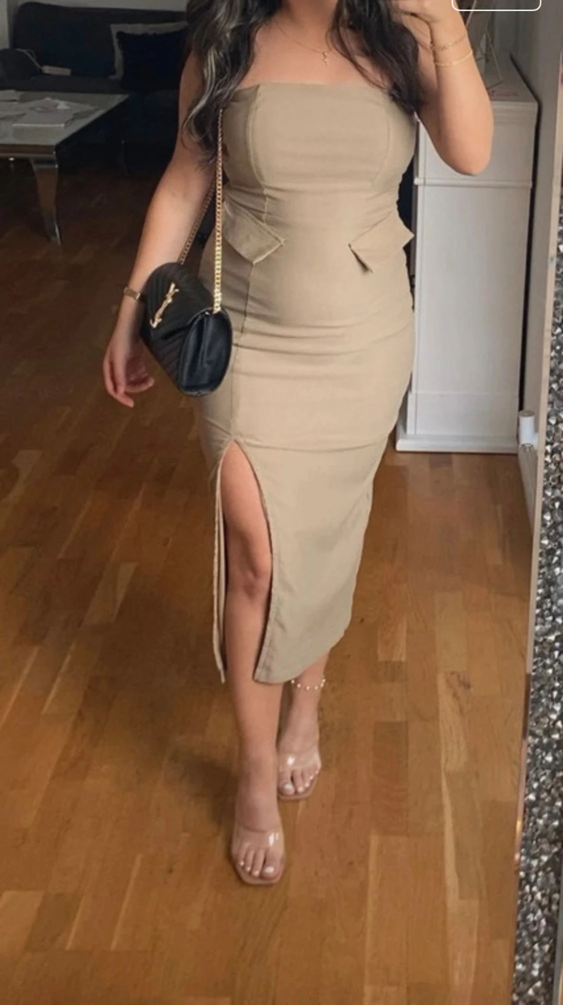 Beige axelbandslös långklänning - 1