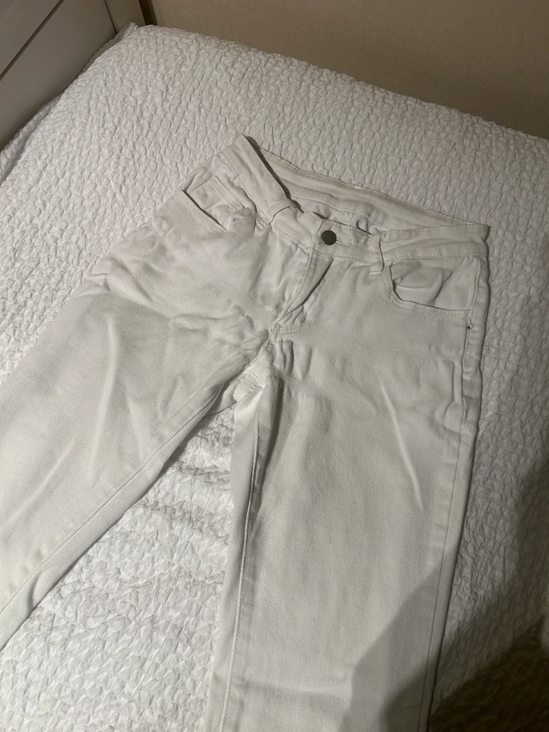 Vita lågmidjade utsvängda jeans - 1